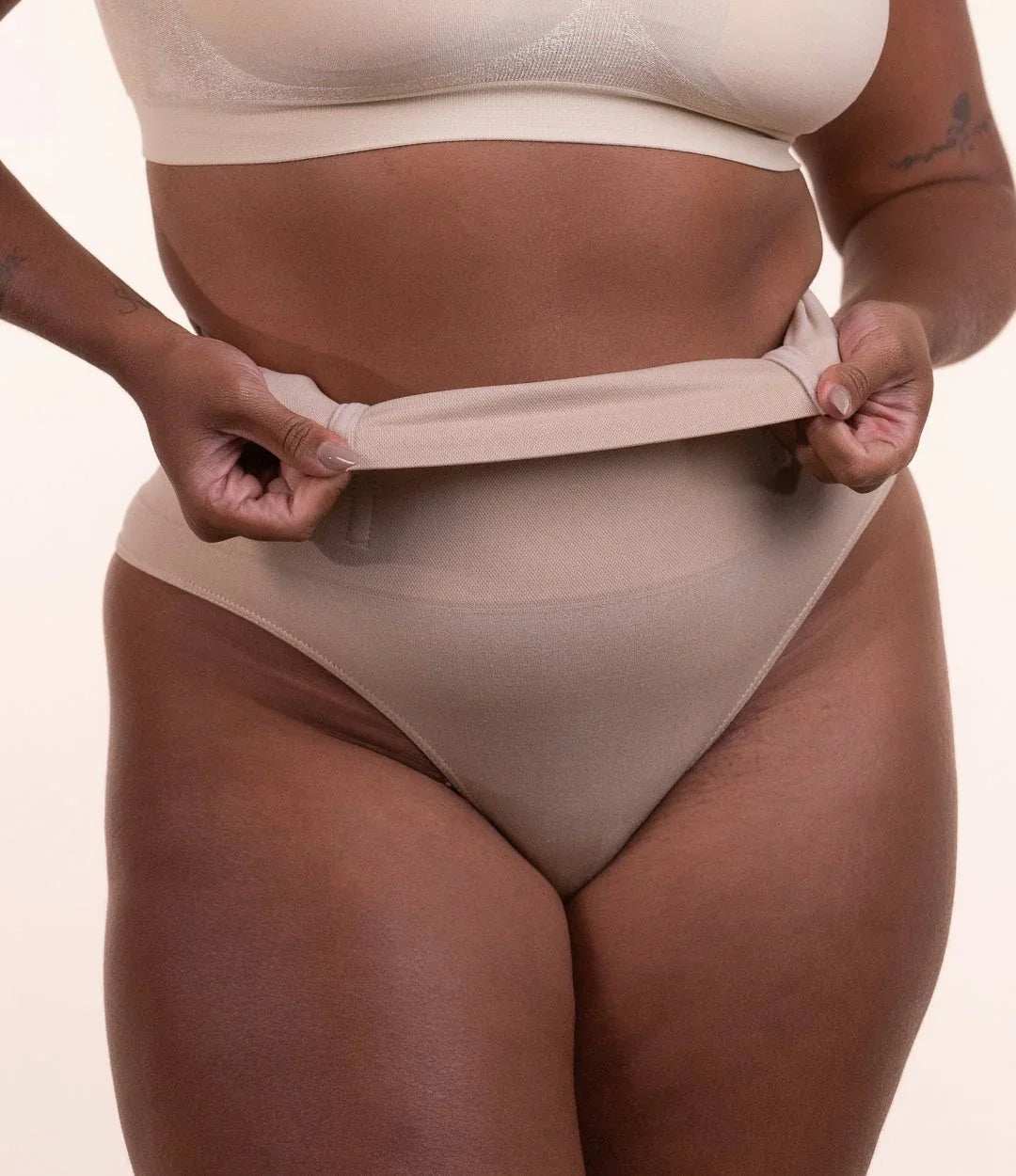 Calcinha Modeladora Não Enrola – ShapeHold™